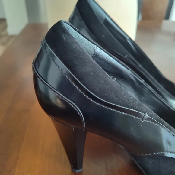 Tod's Black Leather and Suede Heels - Picture 5 of 12